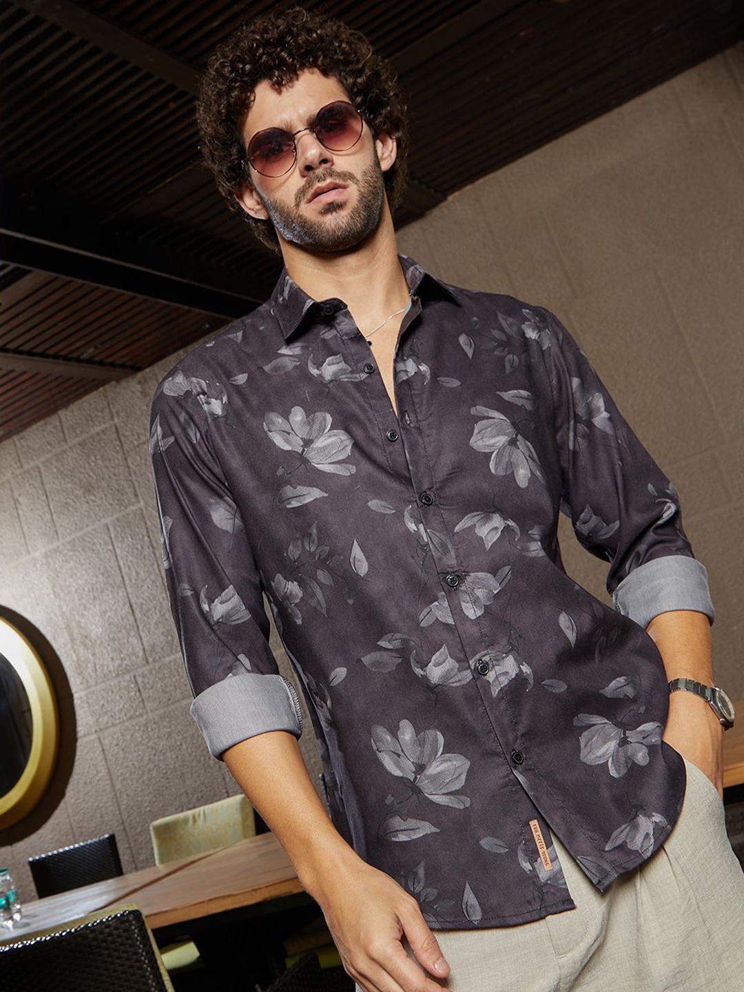 

Campus Sutra Men Comfort Fit Spread Collar Floral Printed Casual Shirt, Black