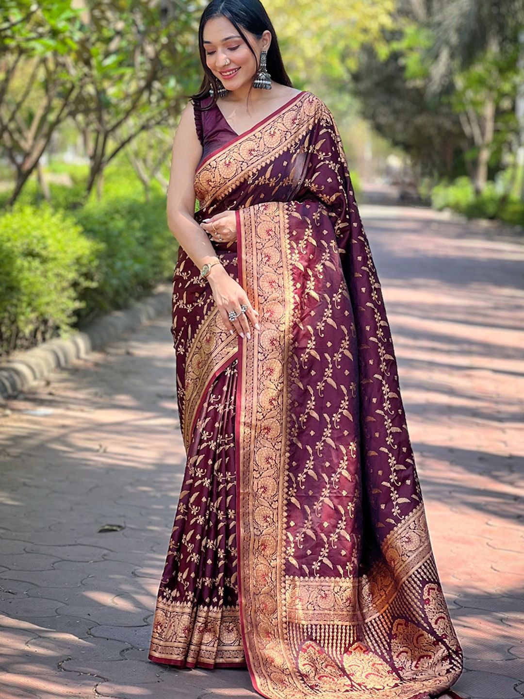 

Suha Art Silk Banarasi Saree, Maroon