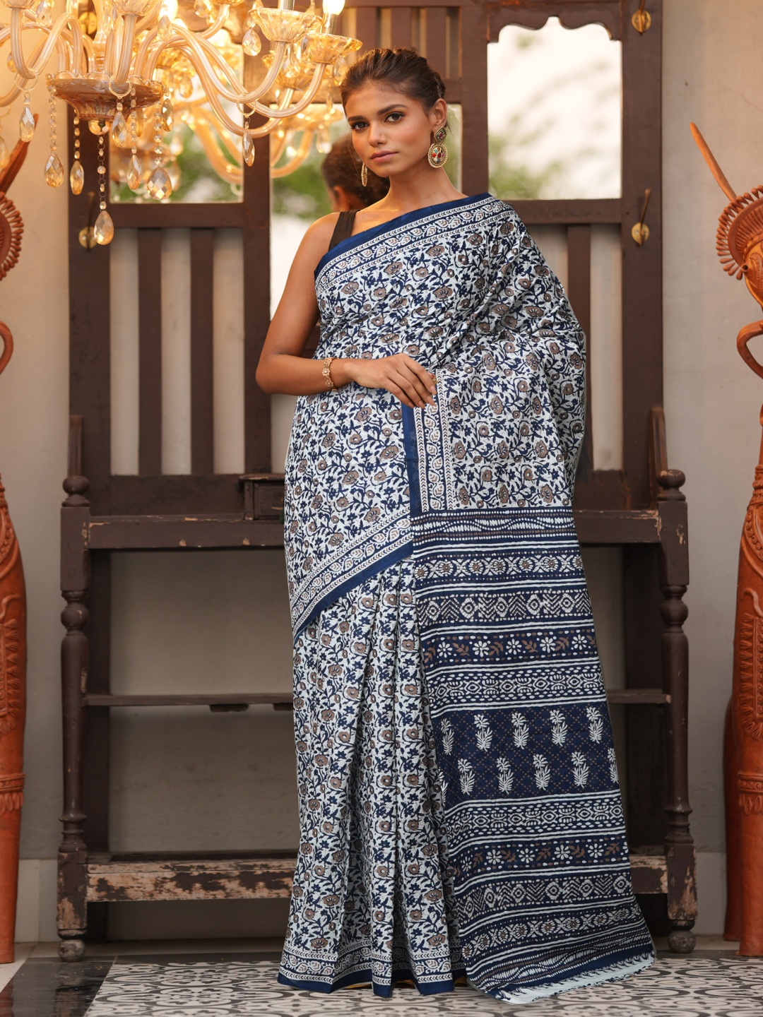 

Unnati Silks Ethnic Motifs Pure Cotton Handloom Block Print Saree, White