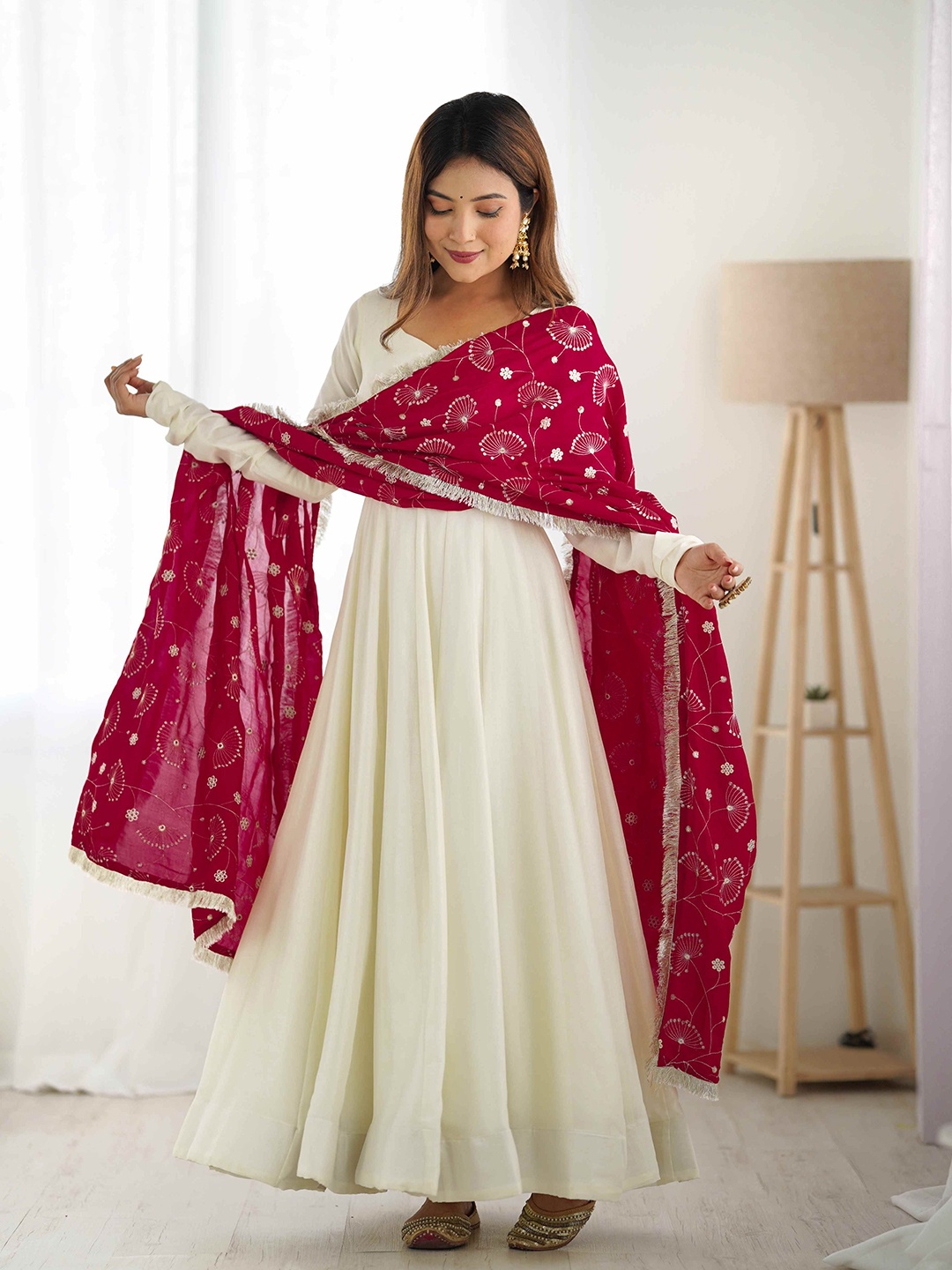 

LABELKBBRAND Sweetheart Neck Chanderi Silk Sequinned Anarkali Kurta With Trouser & Dupatta, White