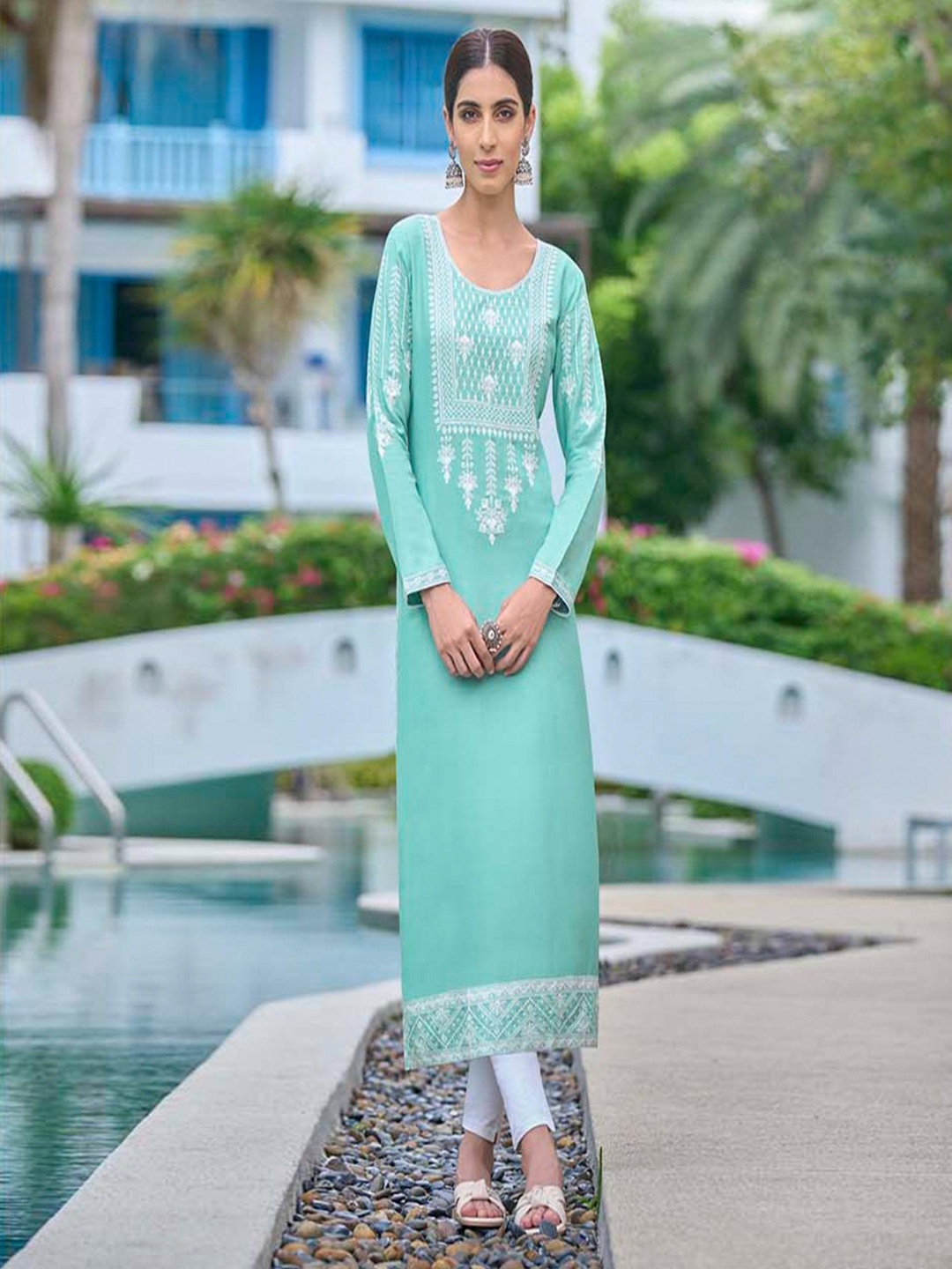 

Peachmode Ethnic Motifs Embroidered Thread Work Kurta, Green