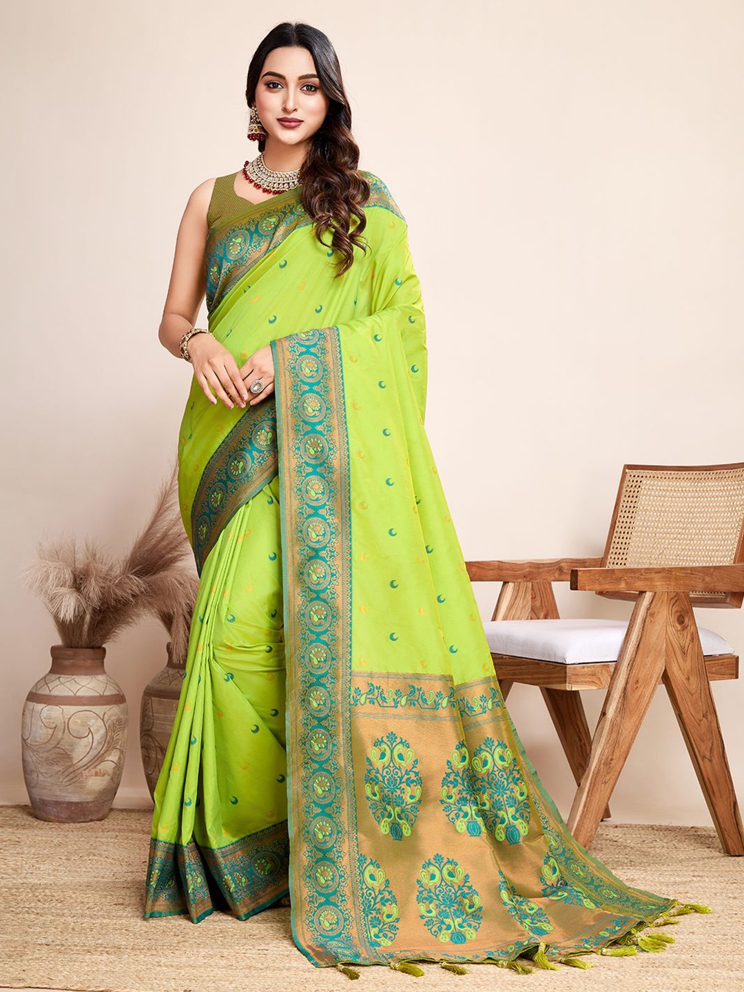 

Kriyansh Woven Design Zari Silk Cotton Kanjeevaram Saree, Olive