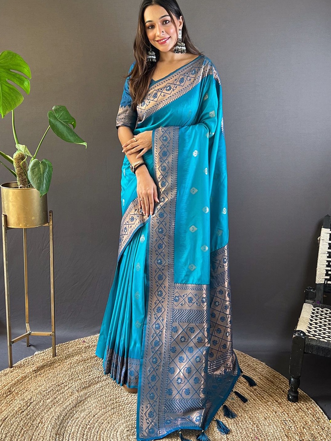 

Suha Woven Design Zari Art Silk Kanjeevaram Saree, Blue