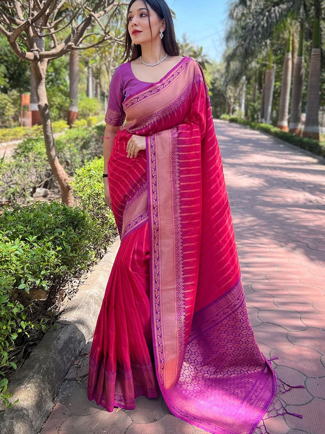 

Suha Art Silk Kanjeevaram Saree, Pink