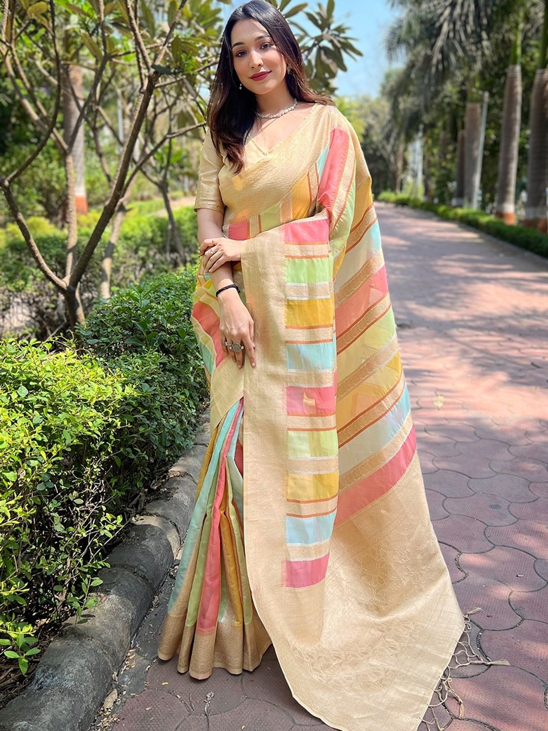 

Suha Art Silk Kanjeevaram Saree, Beige