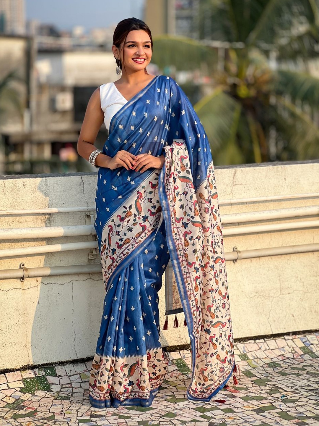 

Suha Woven Design Zari Art Silk Kanjeevaram Saree, Blue