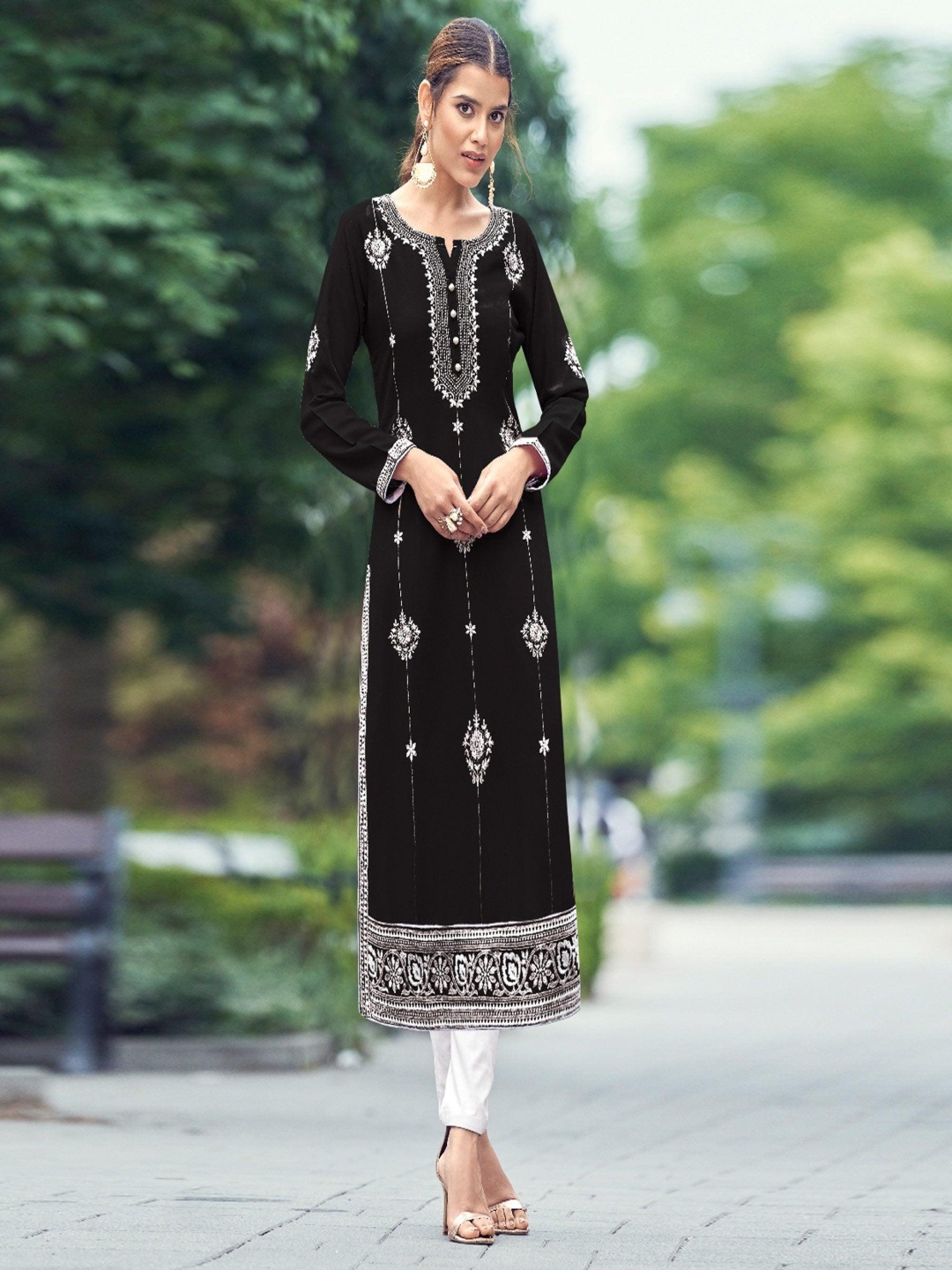 

Peachmode Embroidered Straight Kurta, Black