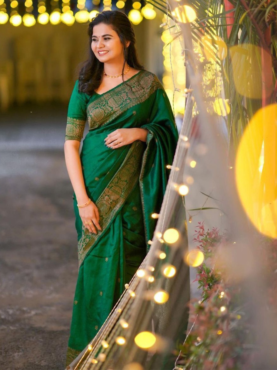 

choiceit Woven Design Zari Pure Silk Saree, Green