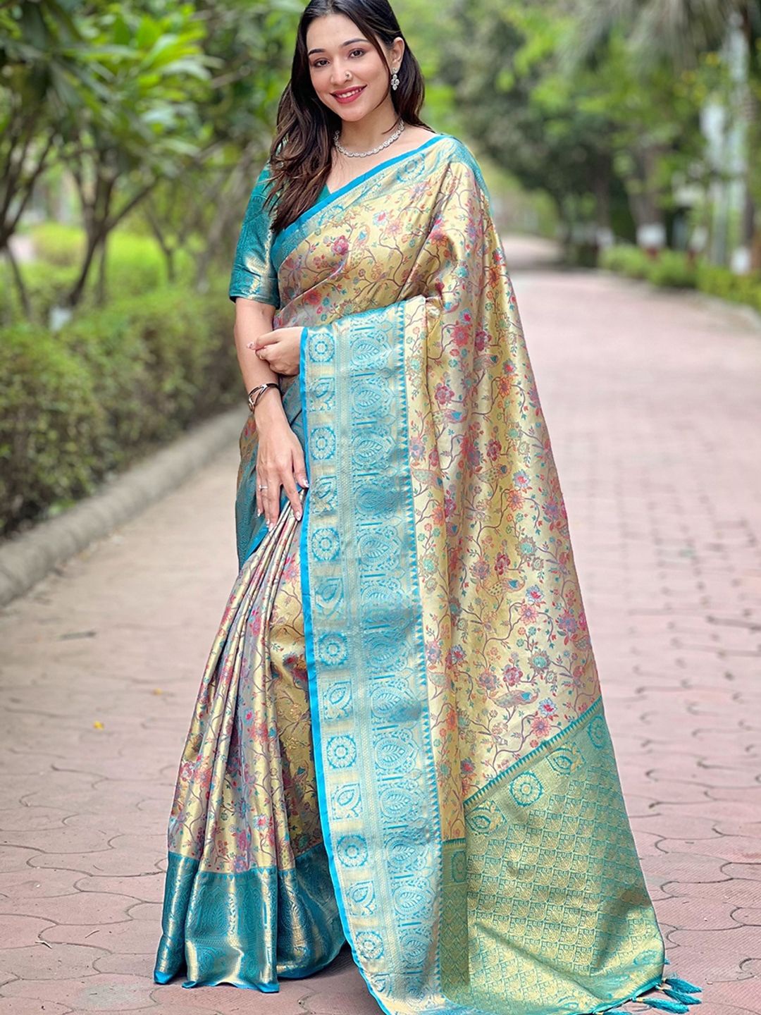 

Suha Woven Design Zari Art Silk Dharmavaram Saree, Green