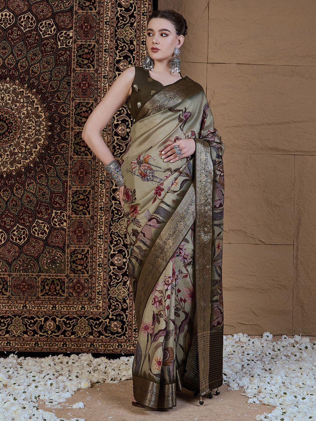 

Anouk Floral Zari Silk Blend Sungudi Saree, Olive