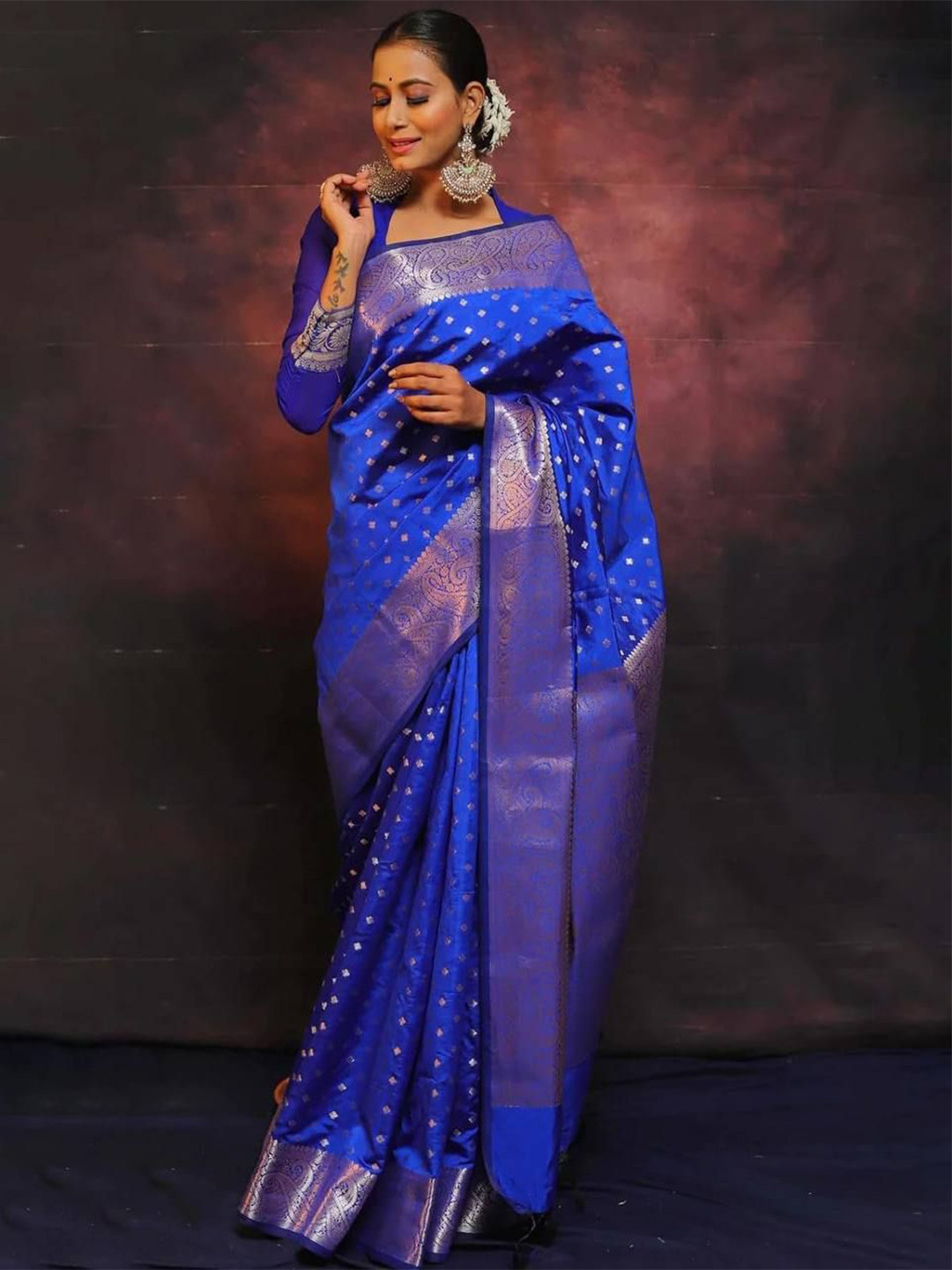 

SANJANA SILK Woven Design Zari Silk Blend Kanjeevaram Saree, Blue