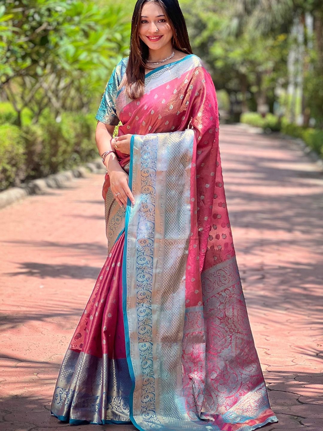 

Suha Art Silk Kanjeevaram Saree, Pink