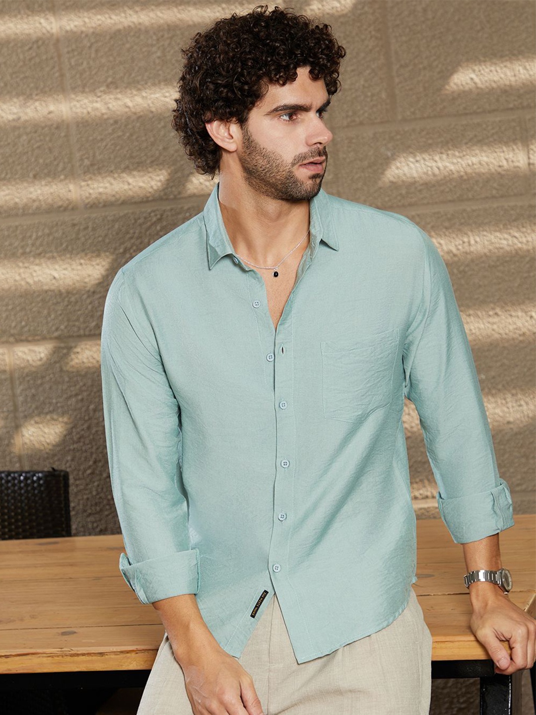 

Campus Sutra Men Comfort Spread Collar Solid Casual Shirt, Green