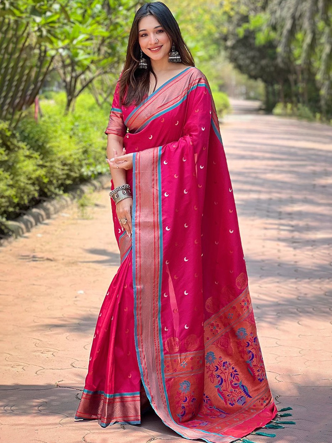 

Suha Art Silk Paithani Saree, Pink