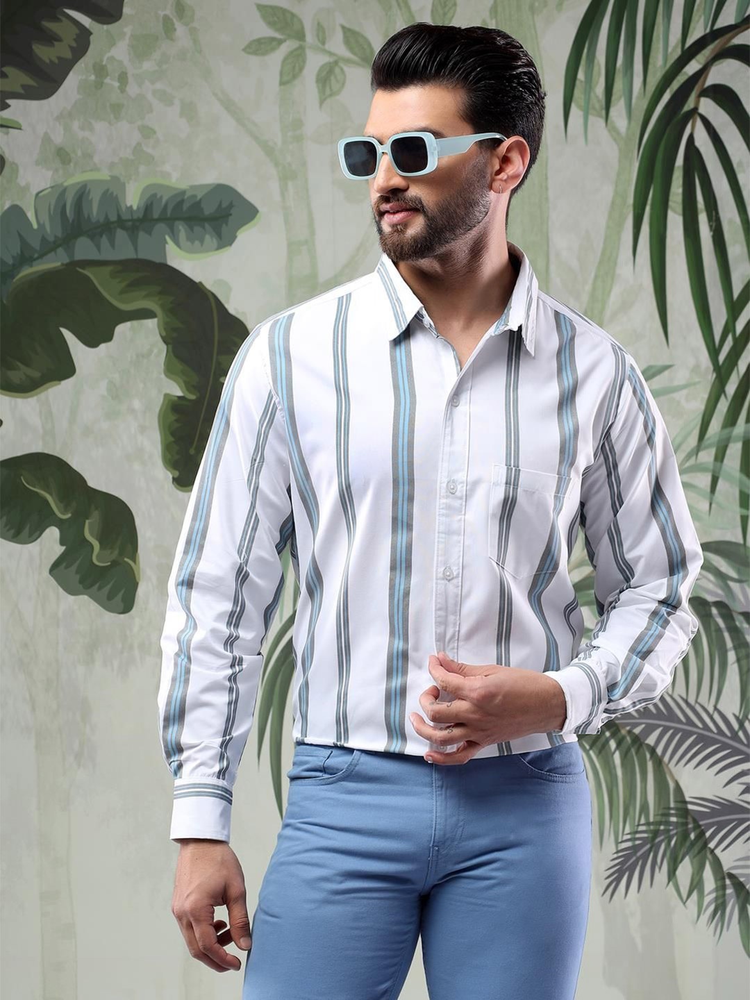 

Kotty Men Spread Collar Vertical Striped Casual Shirt, White