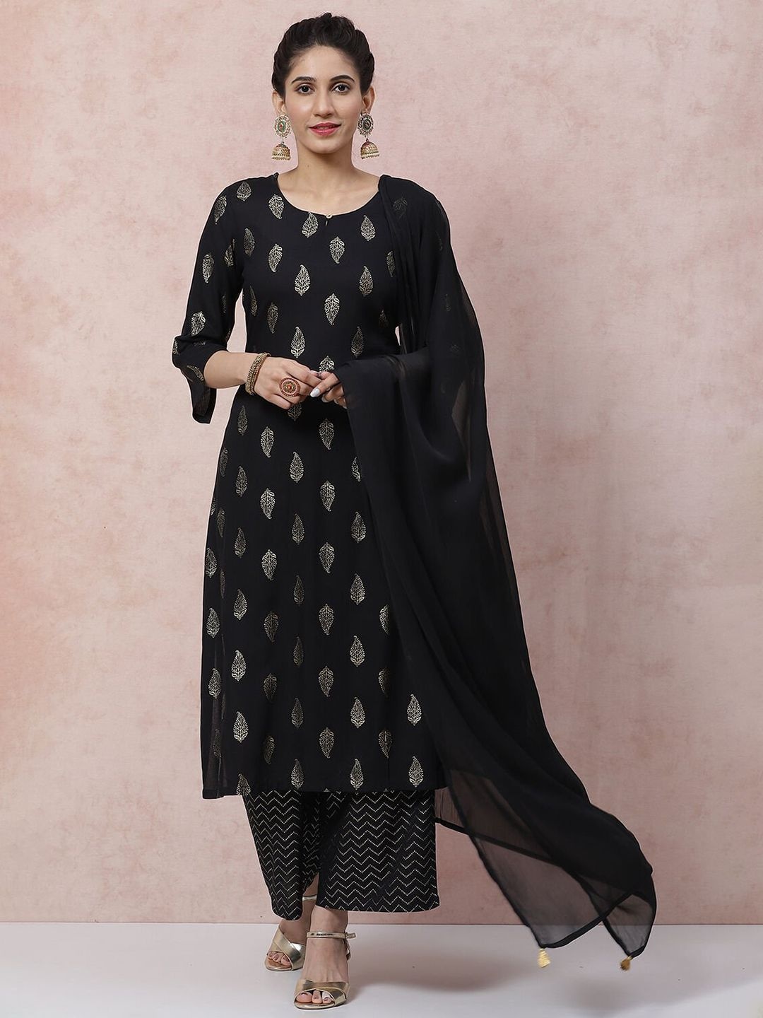 

Rangriti Floral Printed Round Neck Straight Kurta With Palazzos & Dupatta, Black