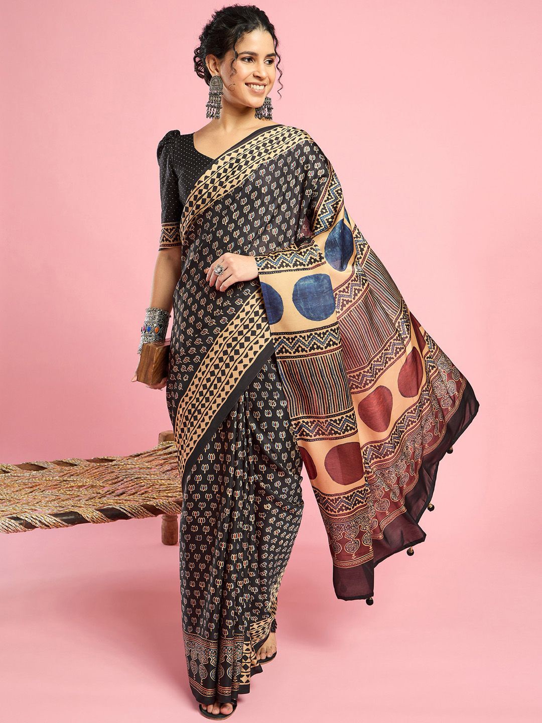 

Sangria Ethnic Printed Saree With Blouse Piece, Black