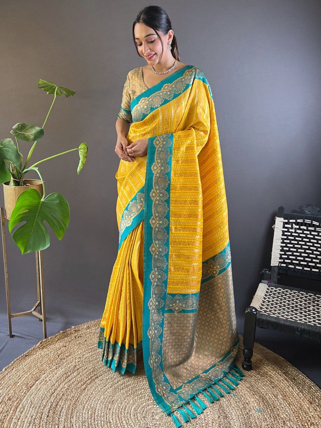 

Suha Woven Design Zari Art Silk Kanjeevaram Saree, Yellow