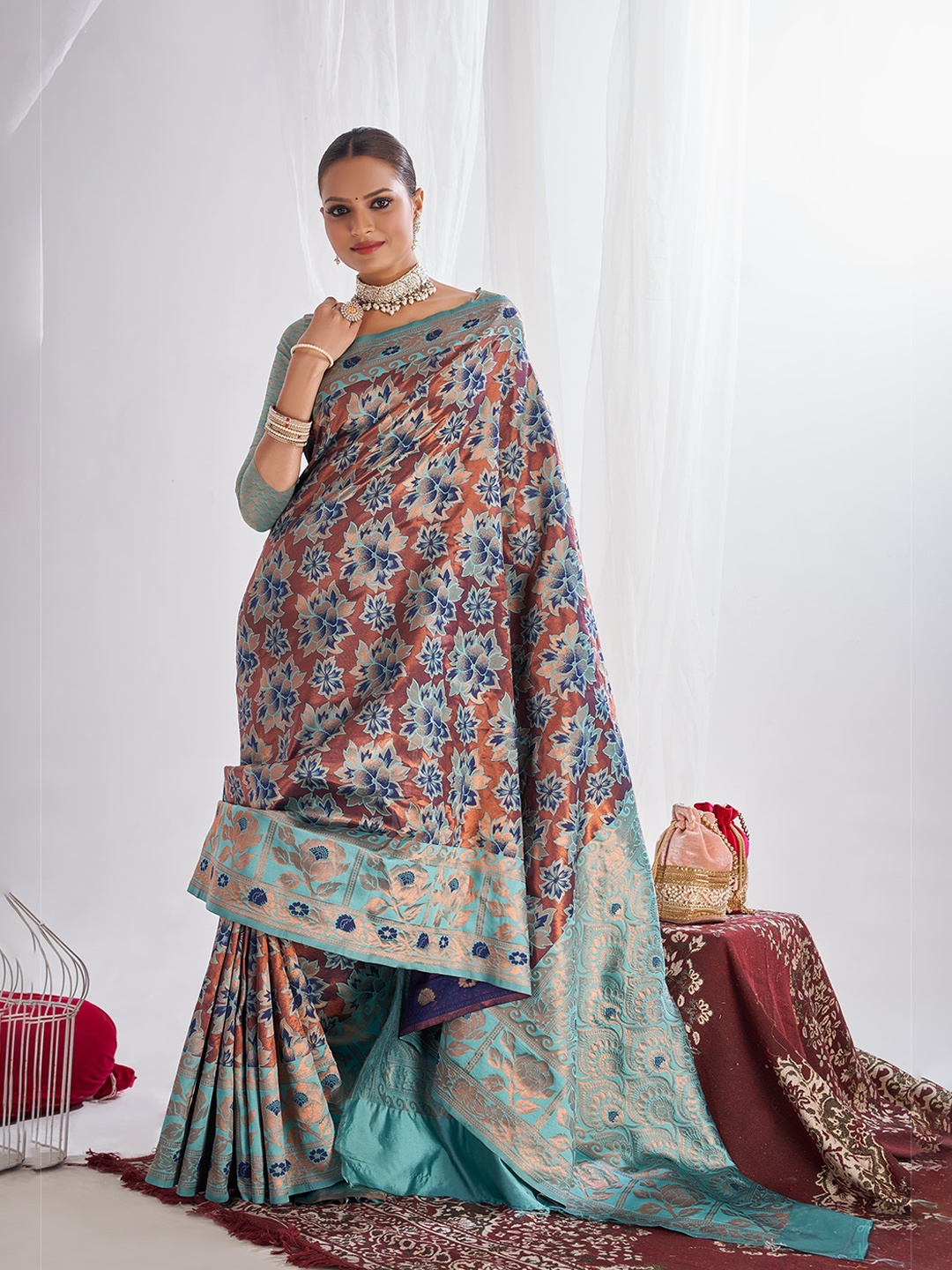 

choiceit Woven Design Zari Pure Silk Saree, Blue
