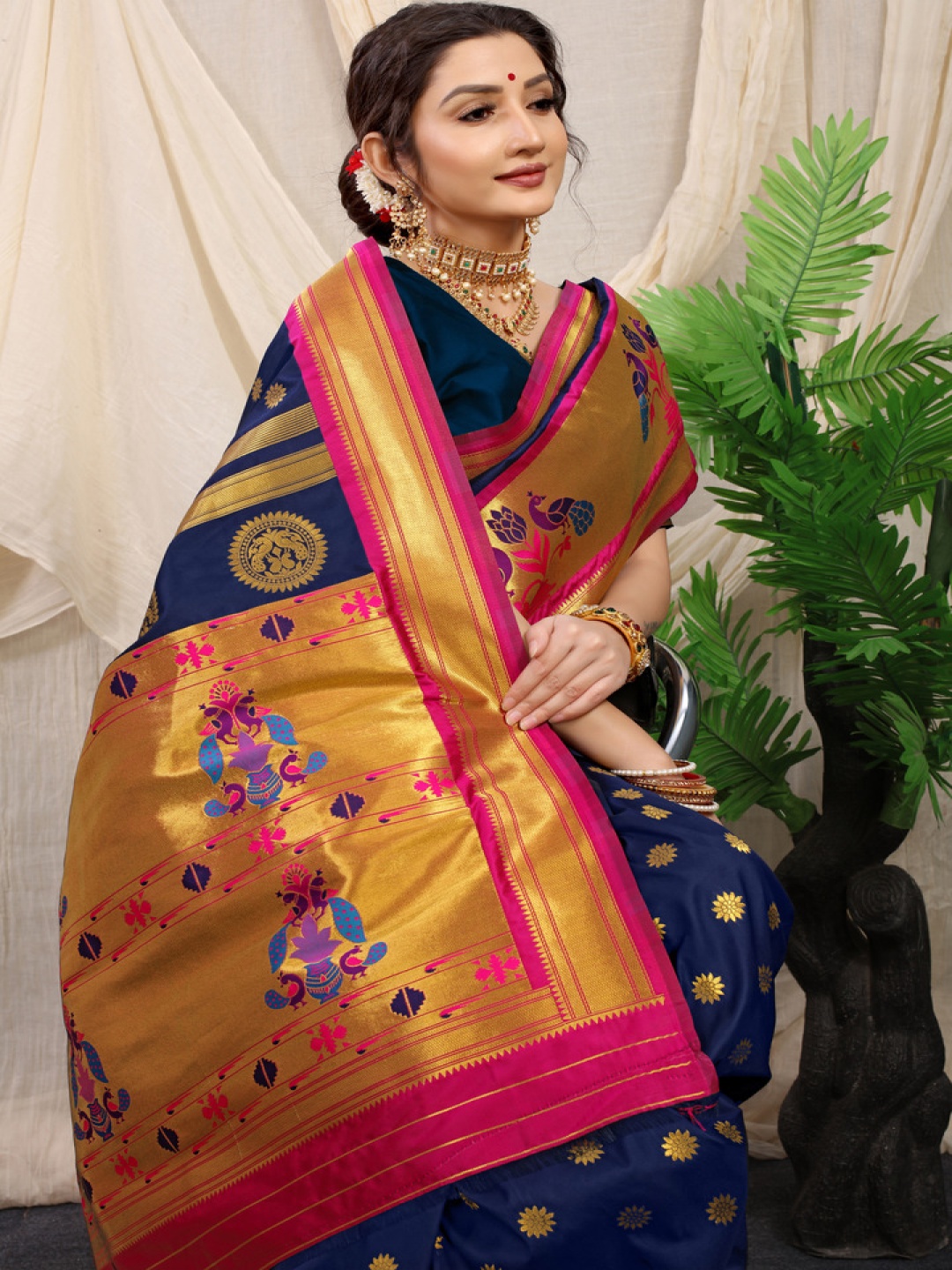 

Kandora Floral Zari Pure Silk Paithani Saree, Navy blue