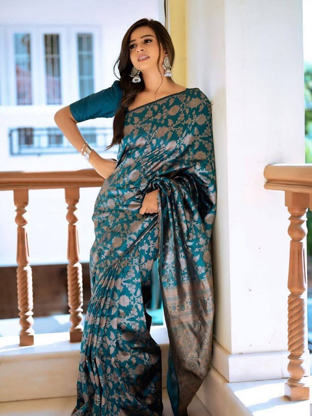 

KALINI Woven Design Zari Banarasi Saree, Blue