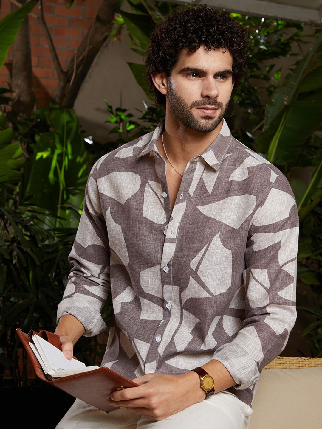 

Campus Sutra Men Comfort Spread Collar Abstract Printed Linen Casual Shirt, Brown