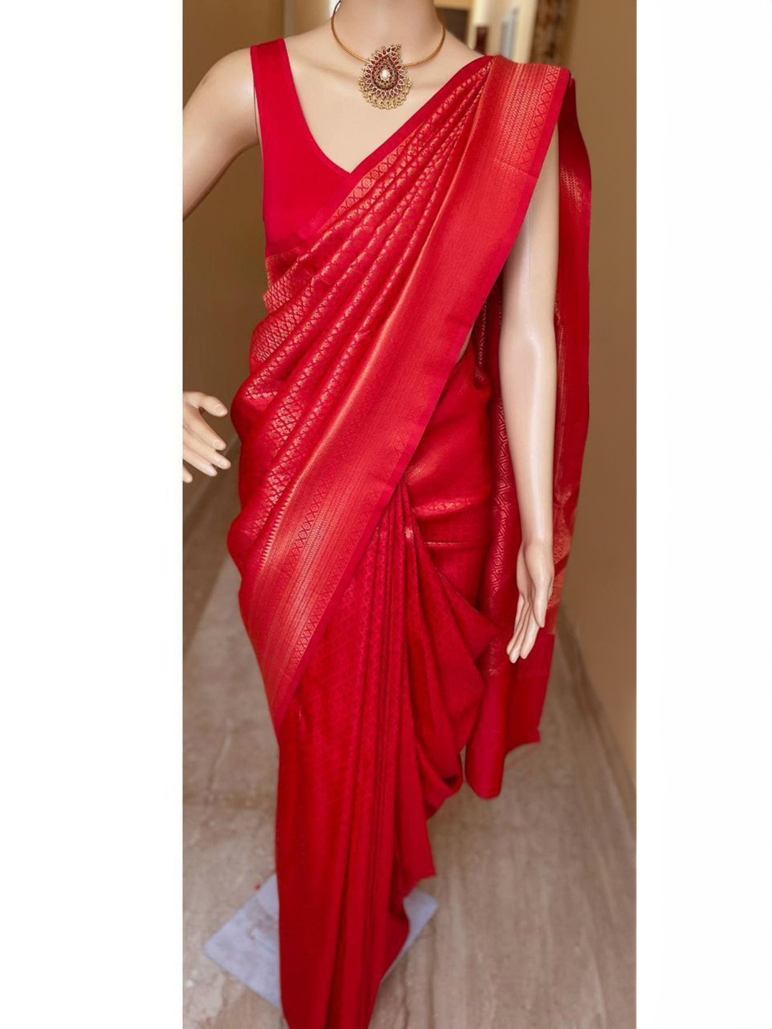 

Fashion Ritmo Woven Design Zari Pure Silk Saree, Red