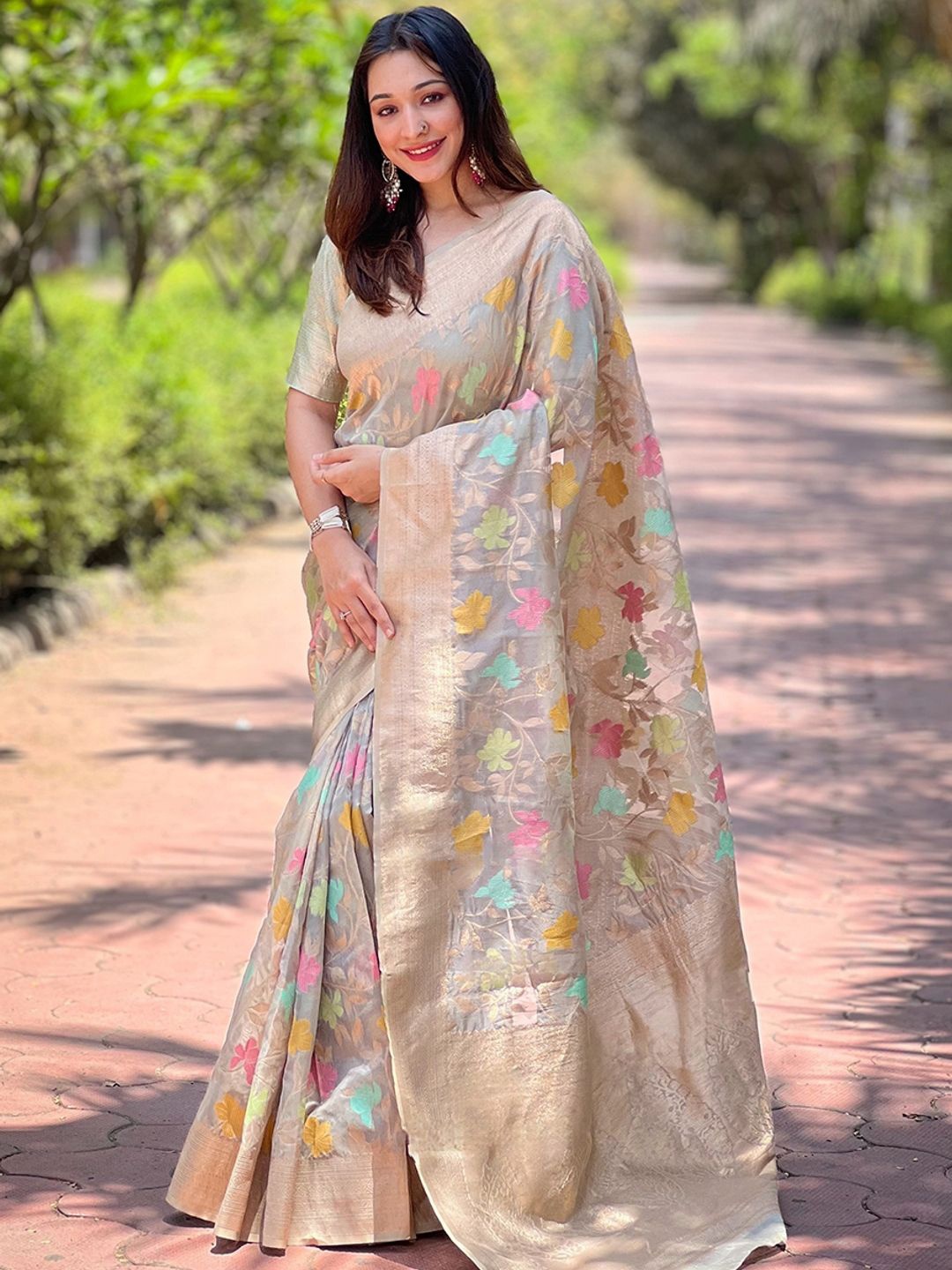 

Suha Woven Design Zari Art Silk Kanjeevaram Saree, Beige
