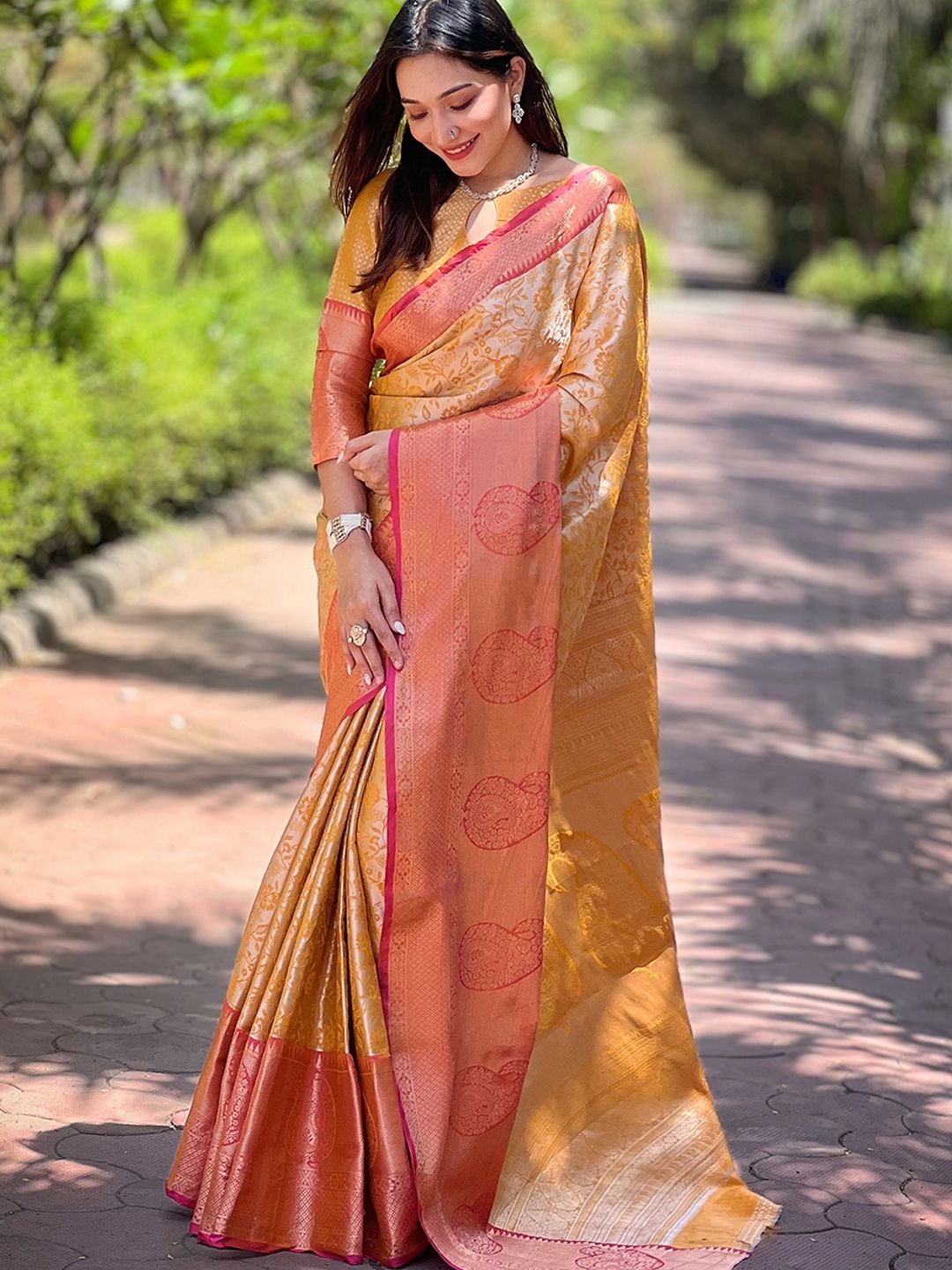 

Suha Art Silk Kanjeevaram Saree, Yellow