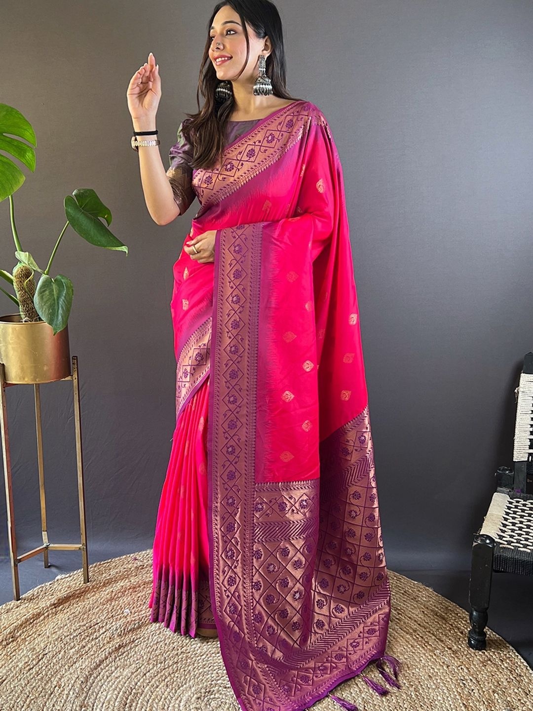 

Suha Art Silk Kanjeevaram Saree, Pink