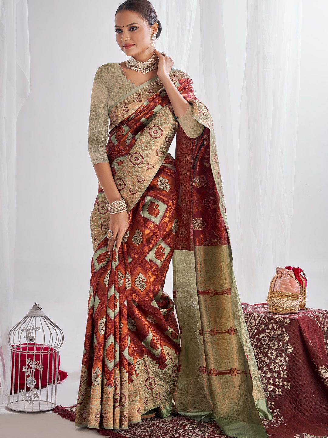 

choiceit Woven Design Zari Pure Silk Saree, Red