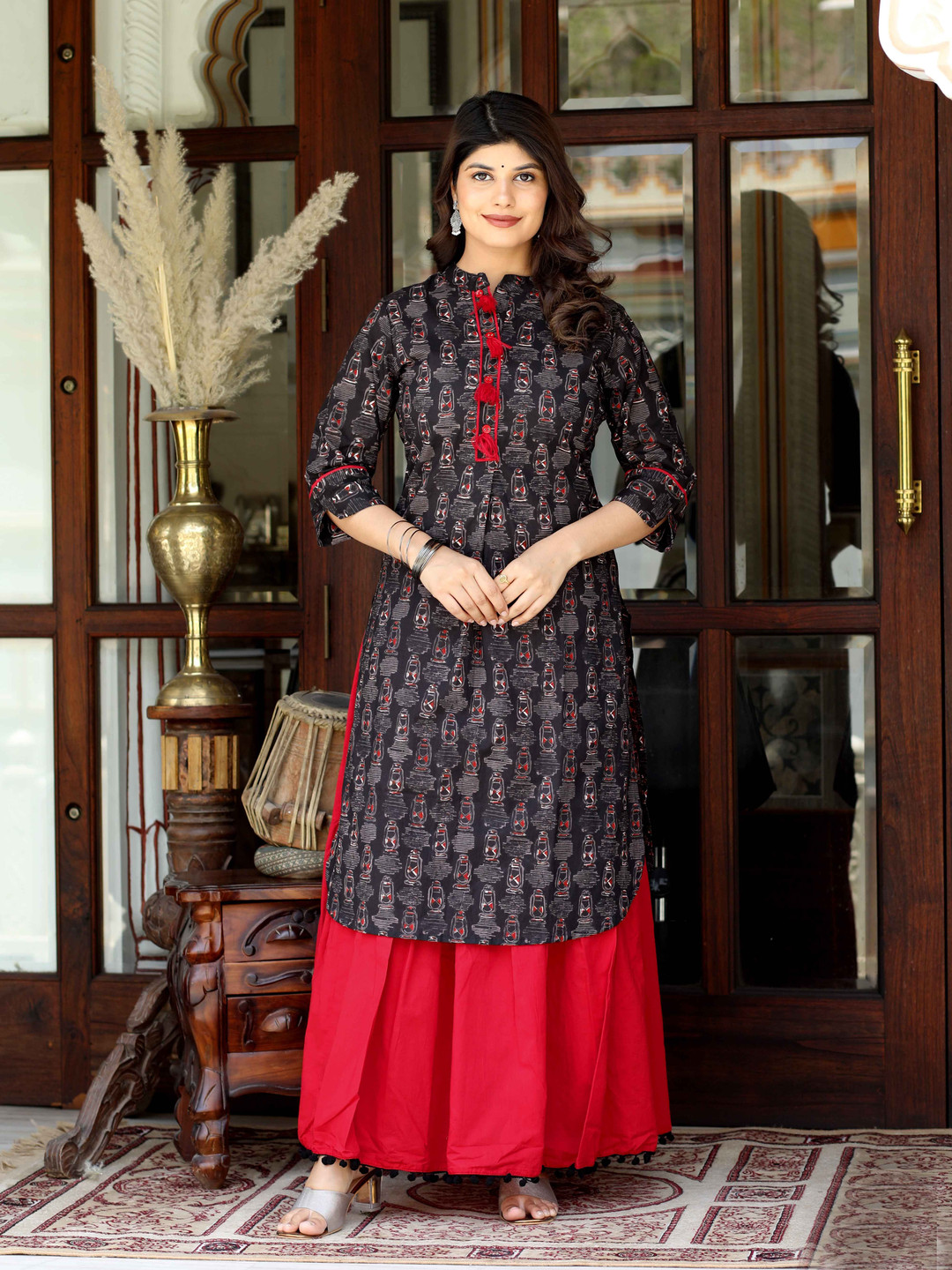 

Doriyaan Abstract Printed Mandarin Collar Pure Cotton Kurta With Skirt, Black