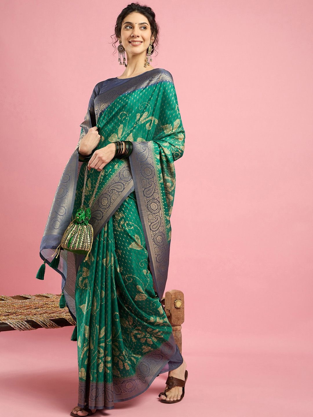 

Sangria Sungudi Woven Design Saree With Blouse Piece, Green