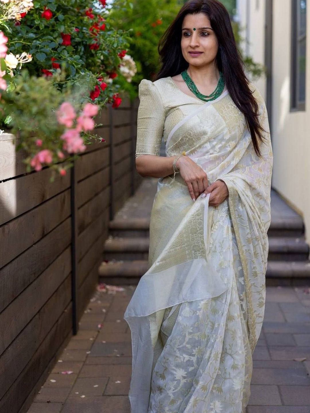 

Sanwariya Silk Woven Design Zari Silk Blend Kanjeevaram Saree, Off white