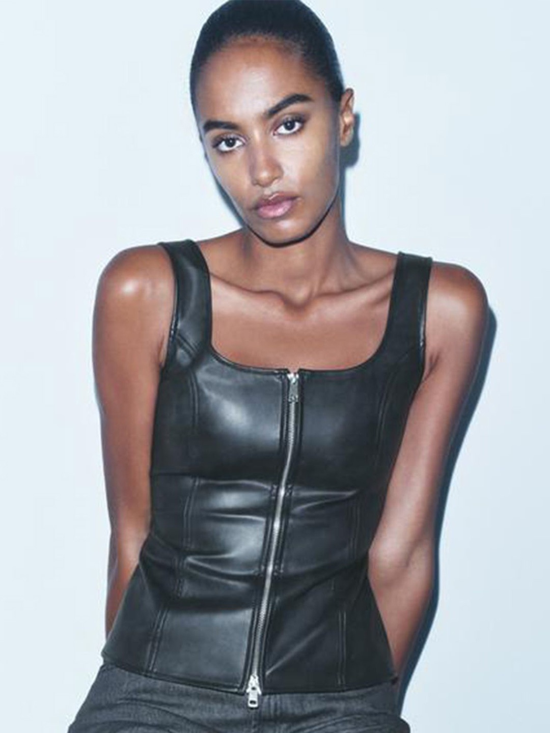 

LULU & SKY Top, Black
