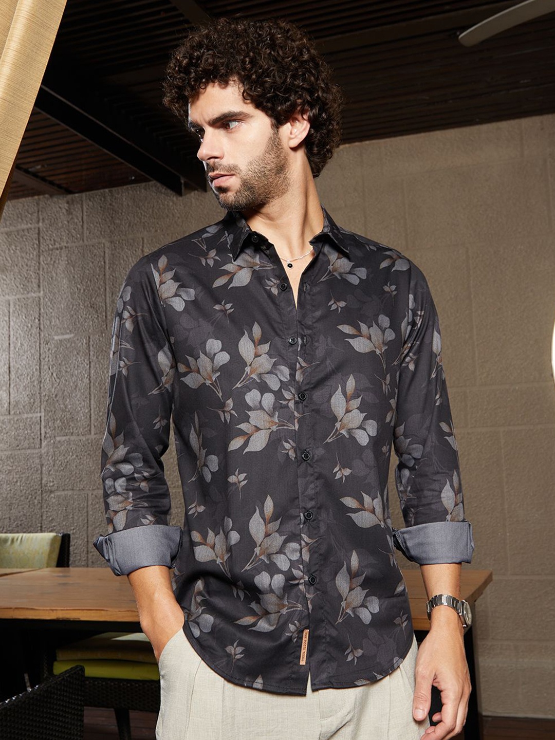 

Campus Sutra Men Comfort Spread Collar Floral Printed Casual Shirt, Black