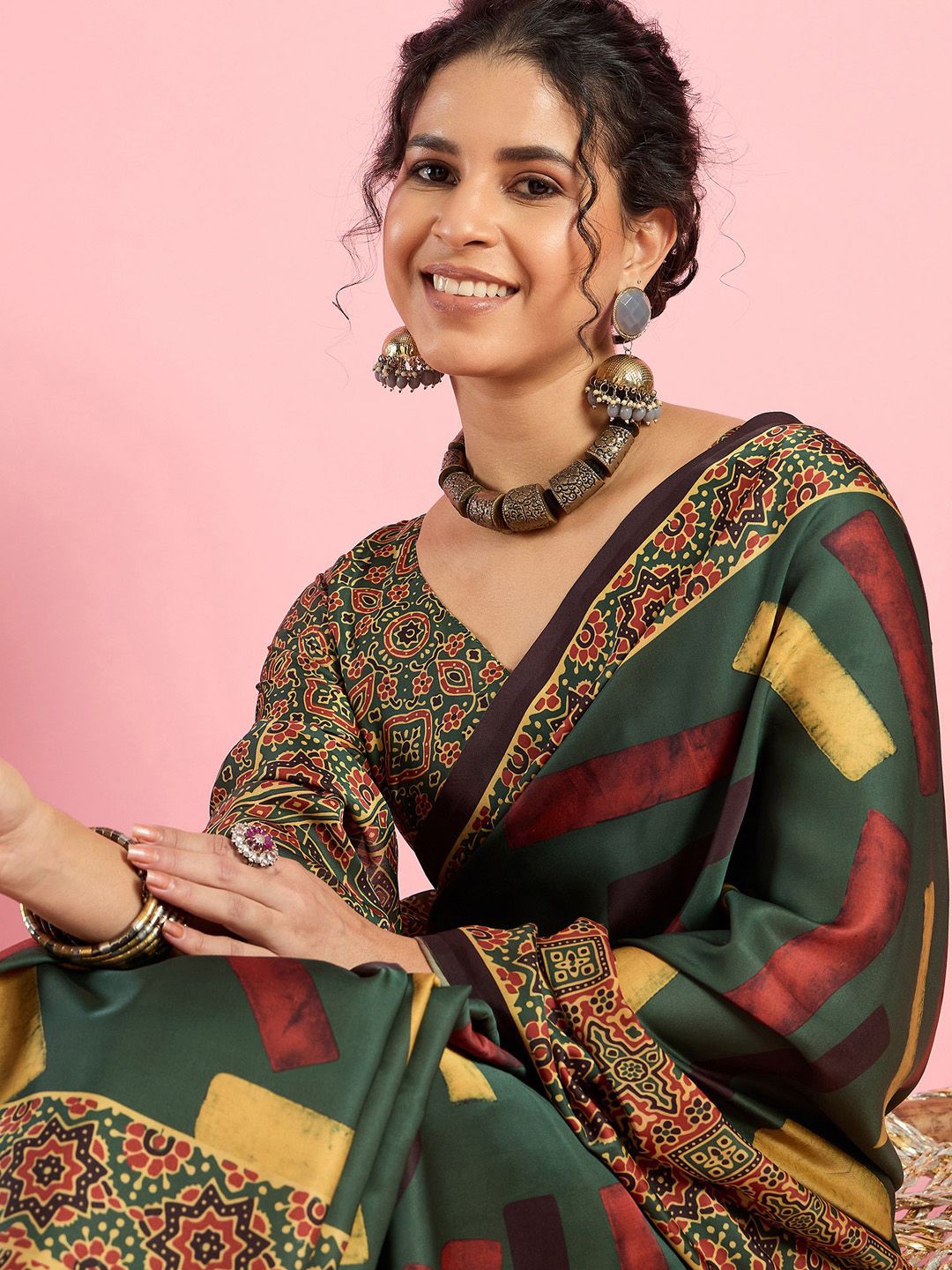 

Sangria Ethnic Printed Saree With Blouse Piece, Green