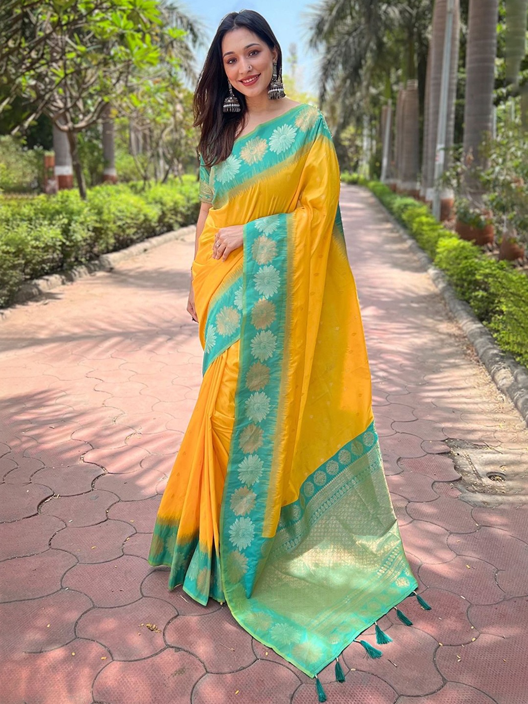 

Suha Woven Design Zari Art Silk Kanjeevaram Saree, Yellow