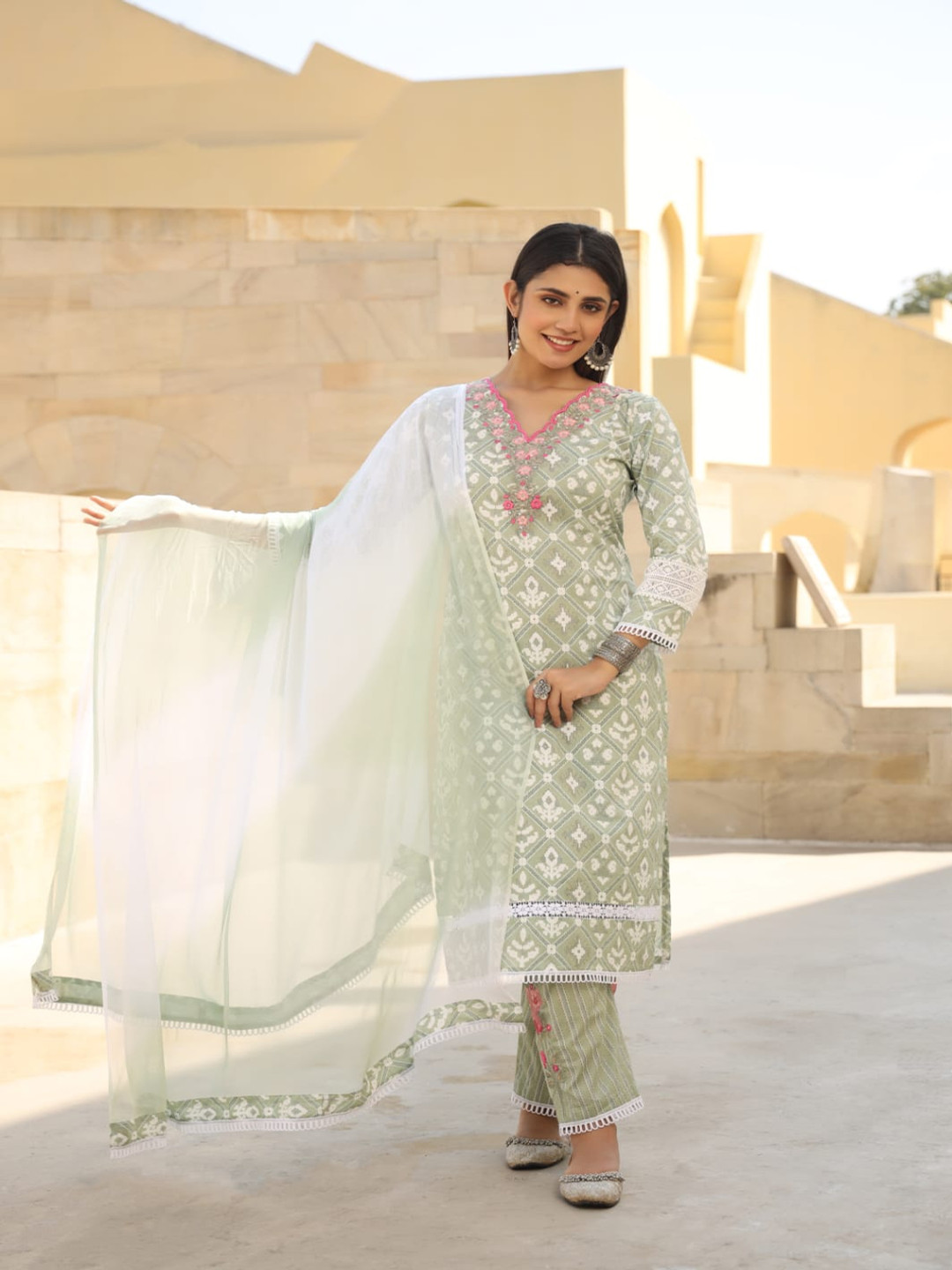 

KAJREE Floral Embroidered V-Neck Pure Cotton Straight Kurta with Salwar & Dupatta, Sea green