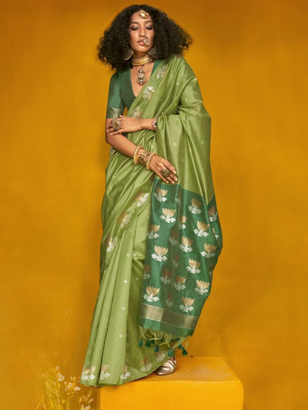 

PEENGAX Woven Design Zari Silk Cotton Tussar Saree, Green