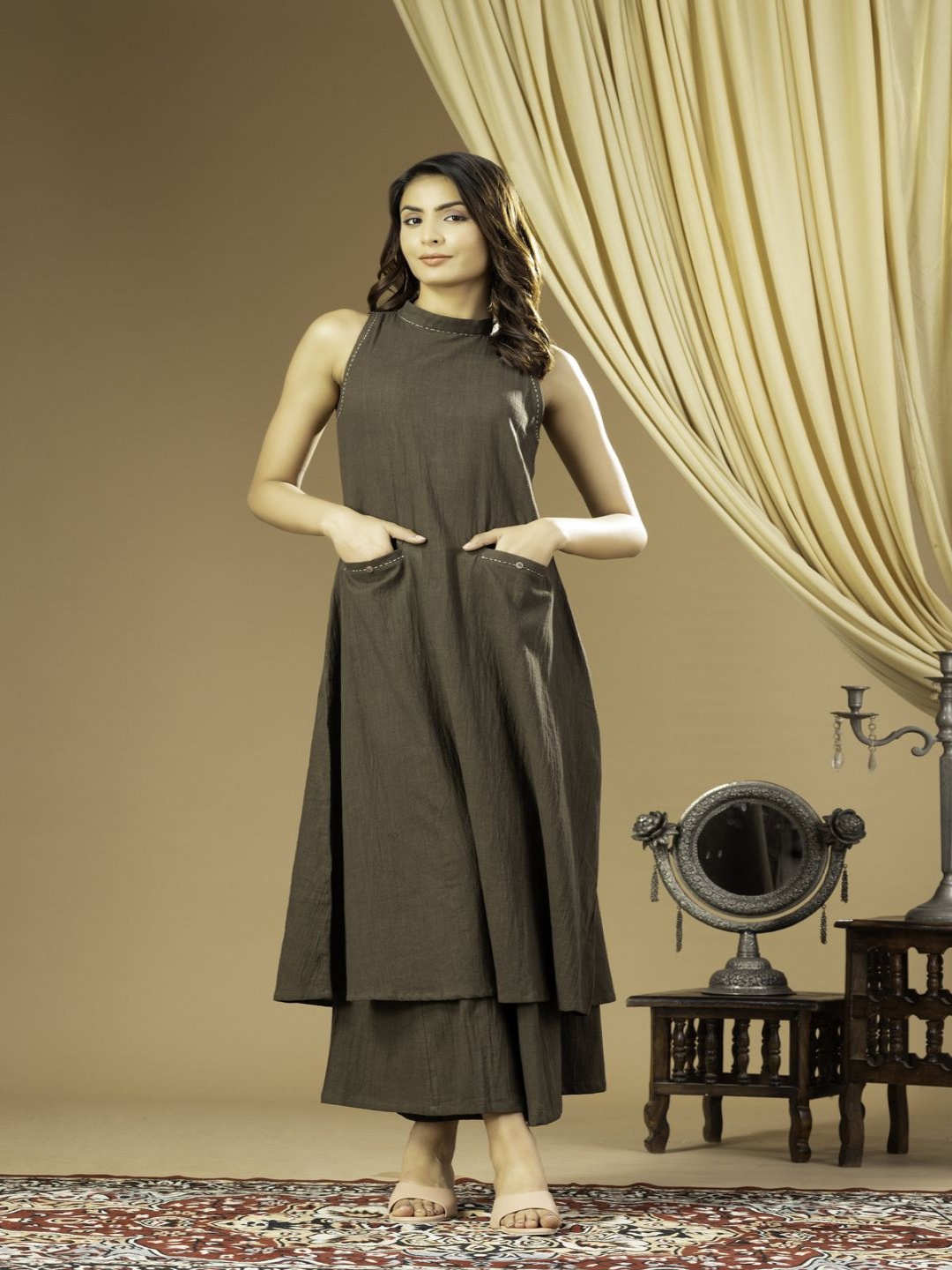 

HANDIKART Aseel Sleeveless Pure Cotton Khadi Weave A-Line Kurta With Palazzo, Green