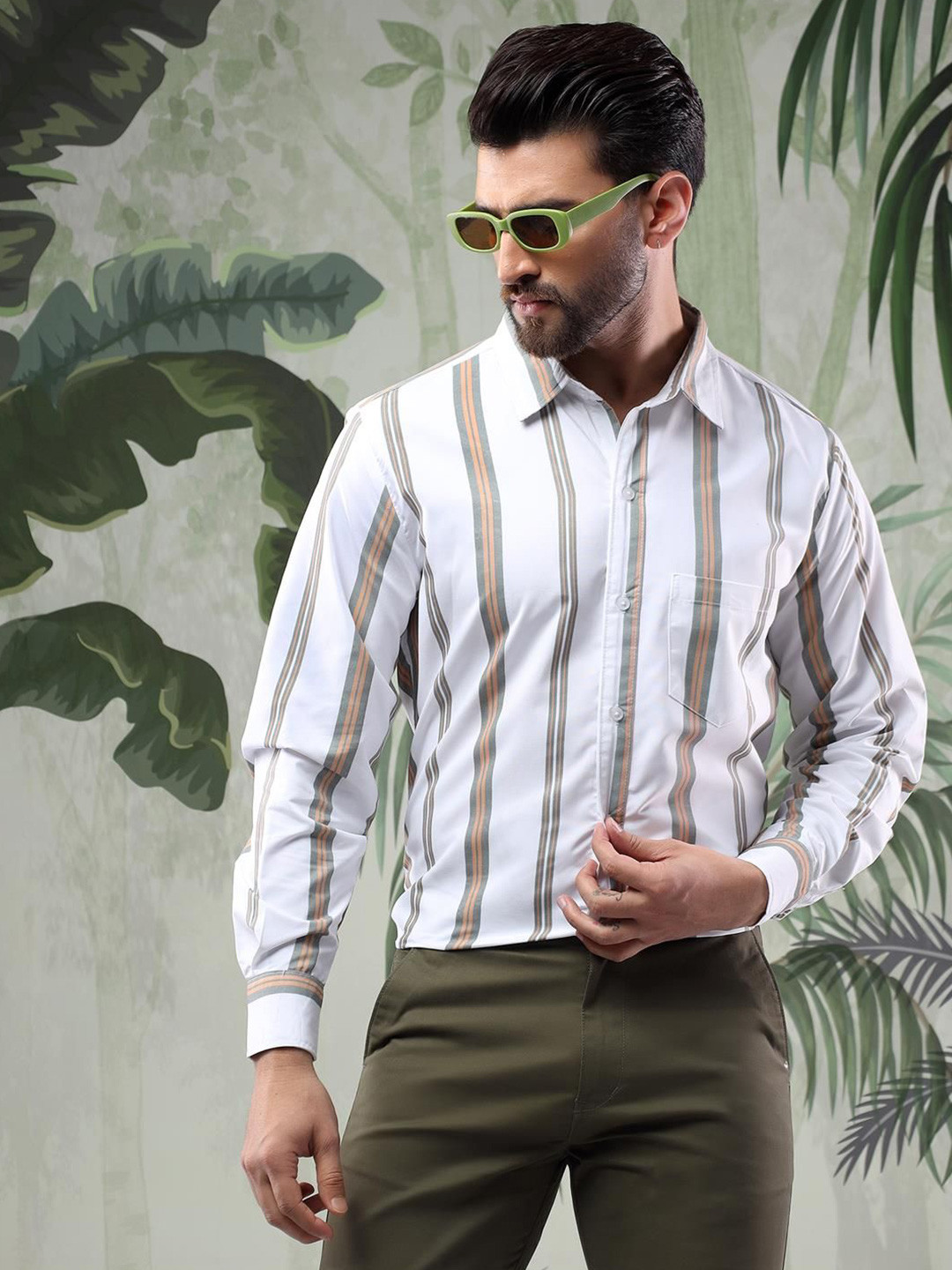 

Kotty Men Spread Collar Vertical Striped Casual Shirt, White
