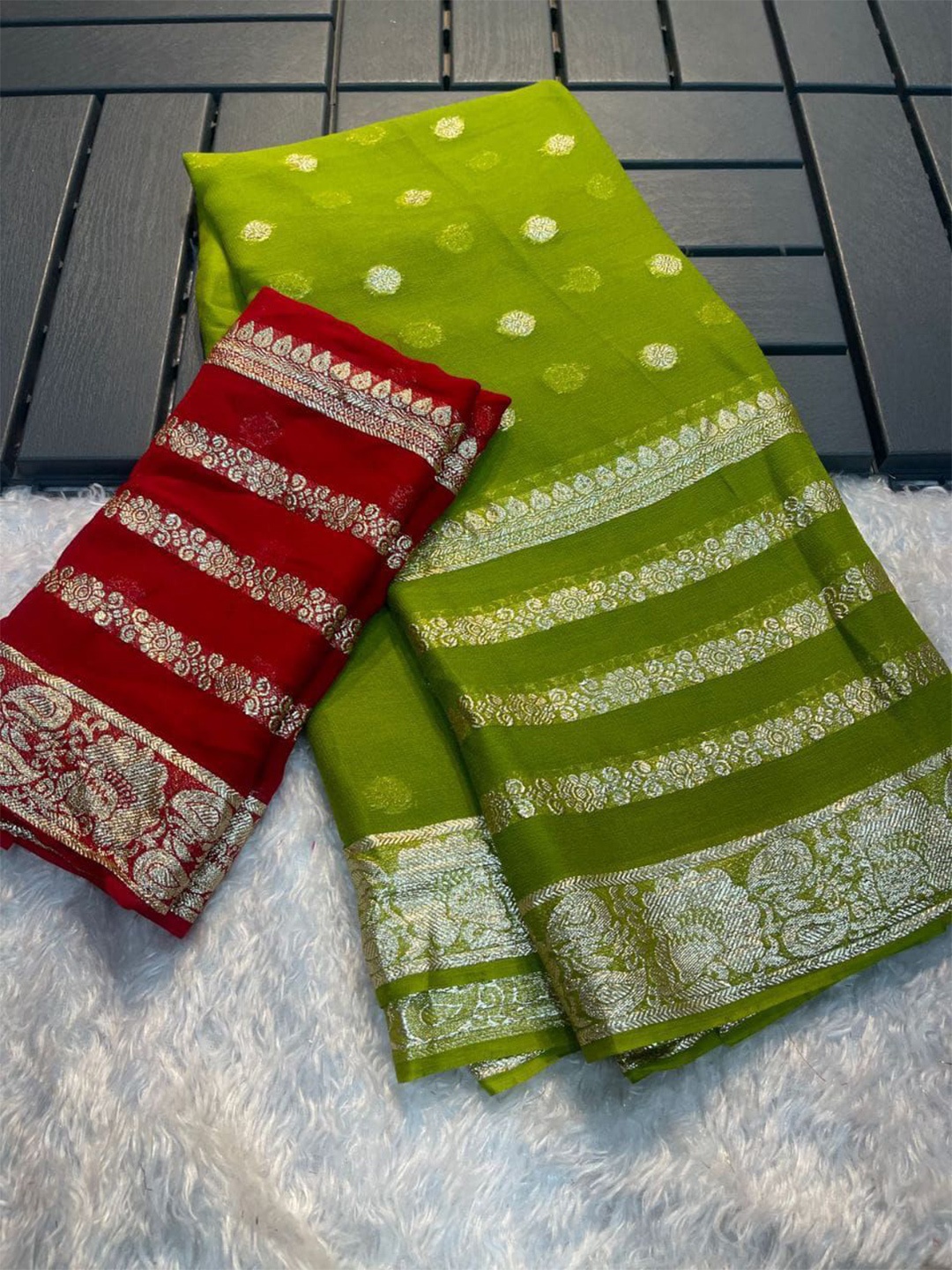 

PAYAL CREATION Woven Design Zari Pure Georgette Maheshwari Saree, Sea green