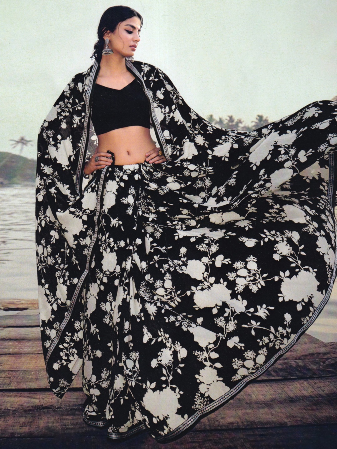 

Exotic Women India Floral Art Silk Saree, Black