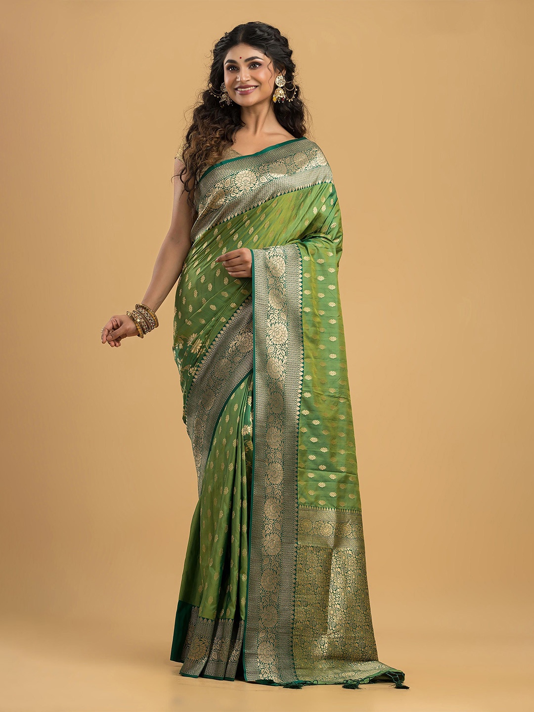 

Dheu Embellished Zari Silk Blend Kanjeevaram Saree, Green