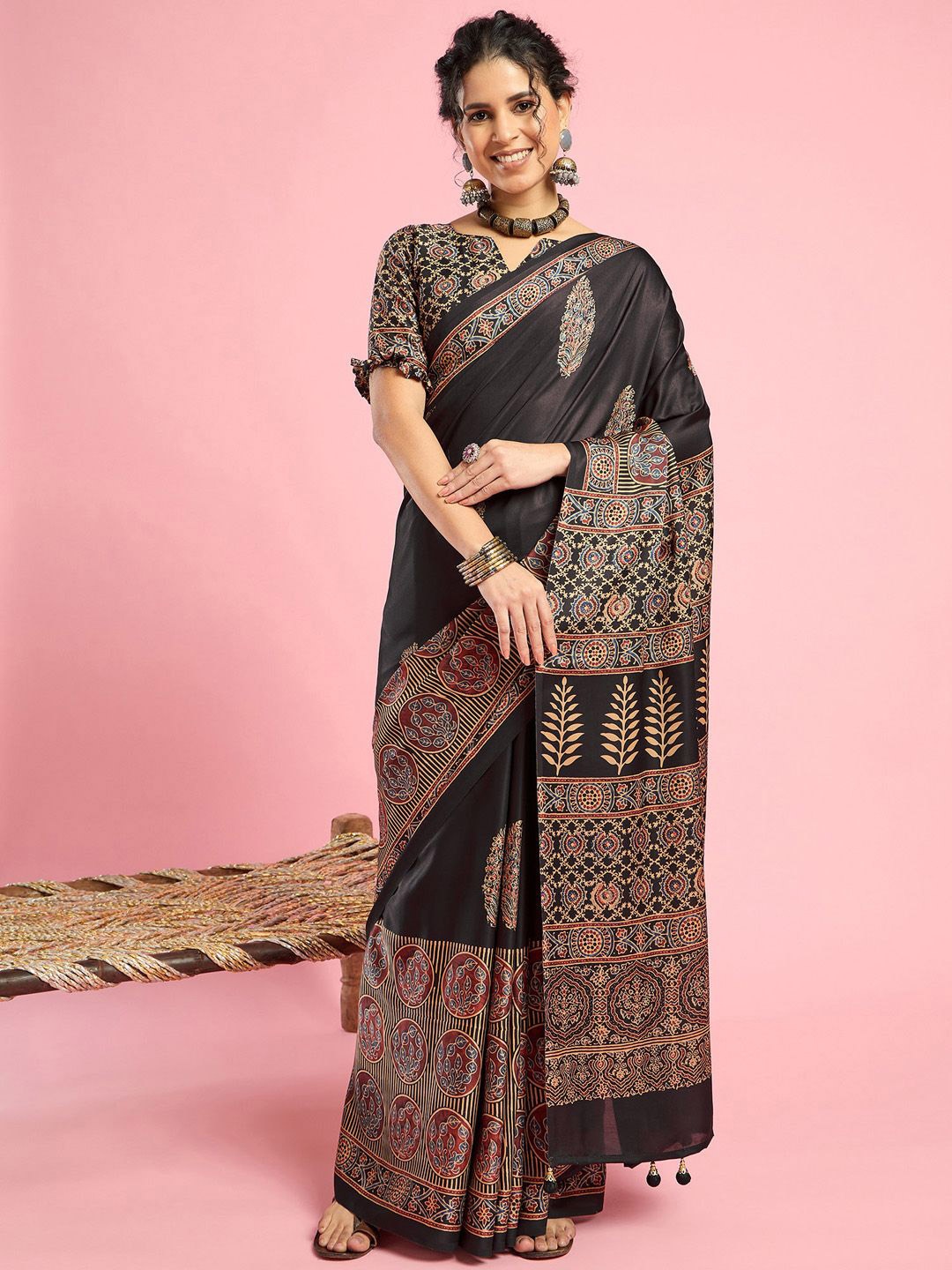 

Sangria Ethnic Printed Saree With Blouse Piece, Black