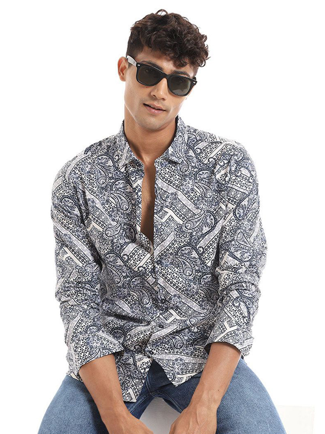 

Banana Club Men Relaxed Slim Fit Floral Opaque Printed Casual Shirt, Grey