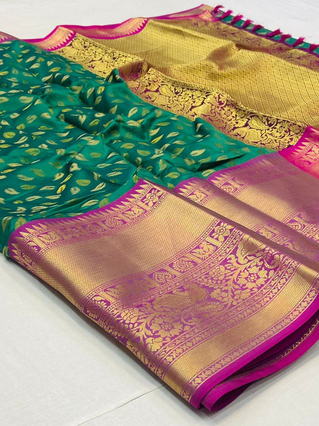 

ZIBLON Woven Design Zari Pure Silk Kanjeevaram Saree, Green