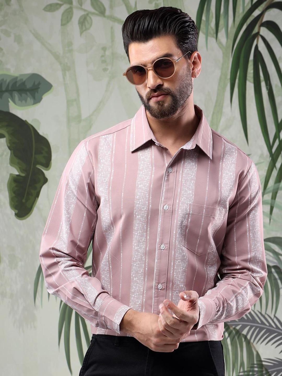 

Kotty Men Spread Collar Vertical Striped Casual Shirt, Pink