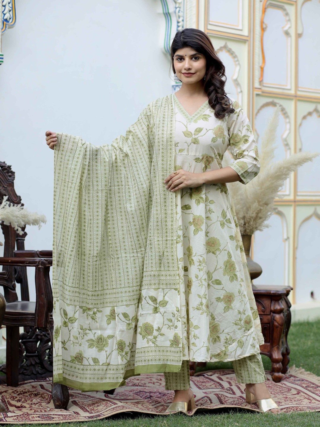 

Doriyaan Floral Printed V-Neck Pure Cotton Kurta With Trouser & Dupatta, Green